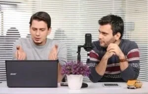 پاورقی دنباله‌دار کتاب «یگانه دستگاه: تاریخچه مخفی آیفون»